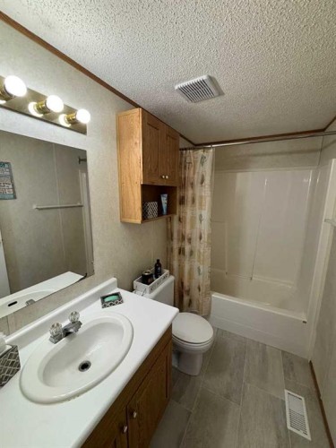 9702 108A Avenue, Clairmont, AB - Indoor Photo Showing Bathroom