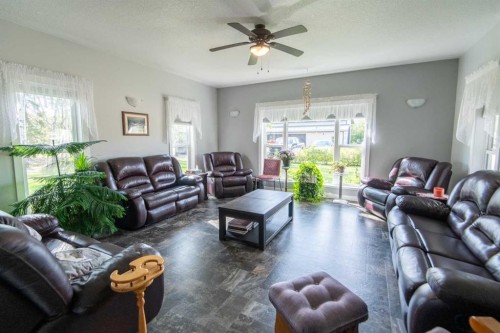 114 Greenwood Bend, La Crete, AB - Indoor Photo Showing Living Room