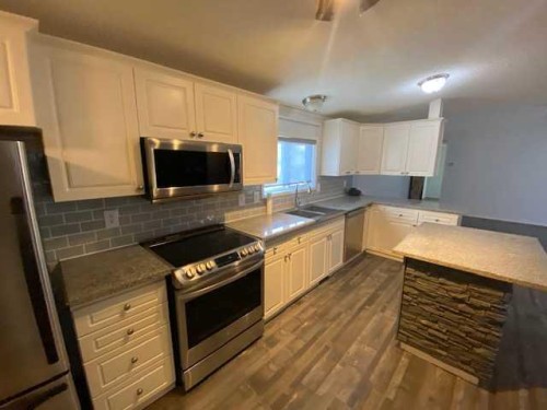 7928 97 Avenue, Peace River, AB 