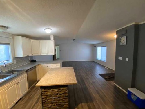 7928 97 Avenue, Peace River, AB 