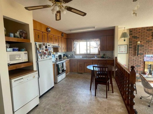 5511 50, Grimshaw, AB - Indoor Photo Showing Kitchen