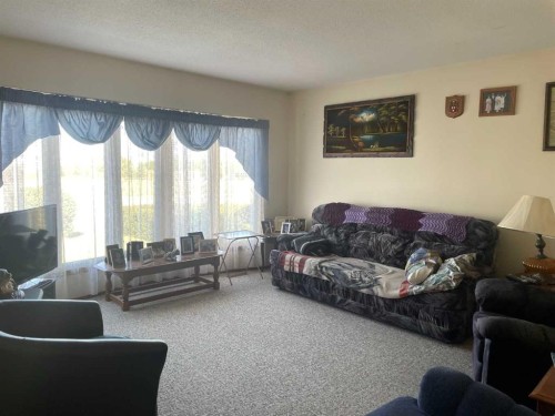 5511 50, Grimshaw, AB - Indoor Photo Showing Living Room