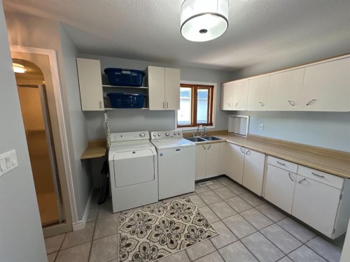 11905 91 Street, Peace River, AB - Indoor Photo Showing Laundry Room
