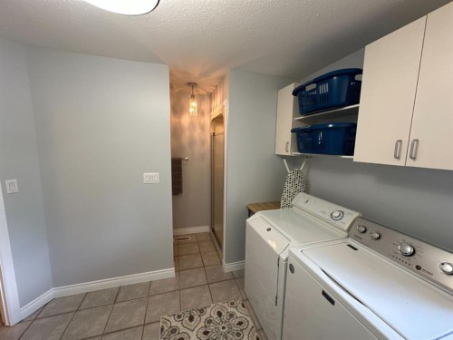 11905 91 Street, Peace River, AB - Indoor Photo Showing Laundry Room