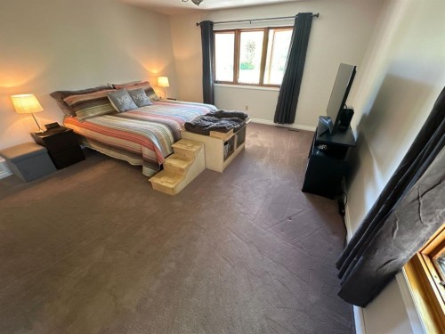 11905 91 Street, Peace River, AB - Indoor Photo Showing Bedroom