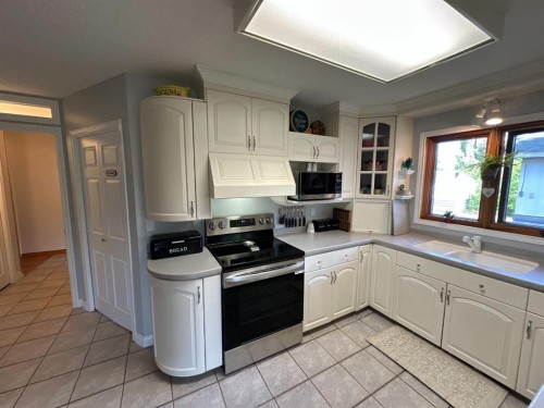 11905 91 Street, Peace River, AB - Indoor Photo Showing Kitchen