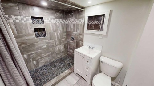 9832 81 Avenue, Grande Prairie, AB - Indoor Photo Showing Bathroom