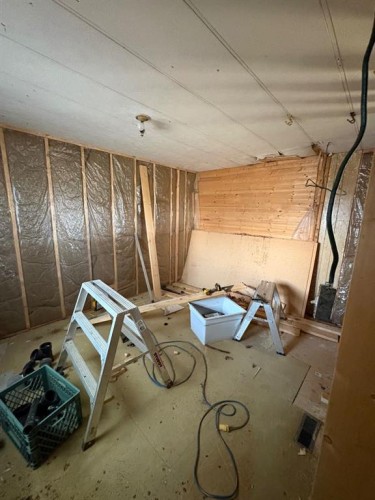 5022 48 Ave, Berwyn, AB - Indoor