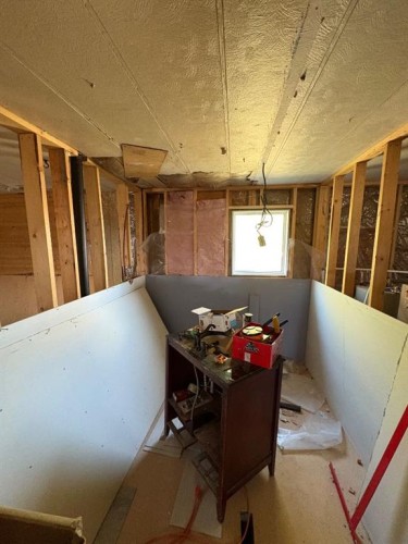 5022 48 Ave, Berwyn, AB - Indoor