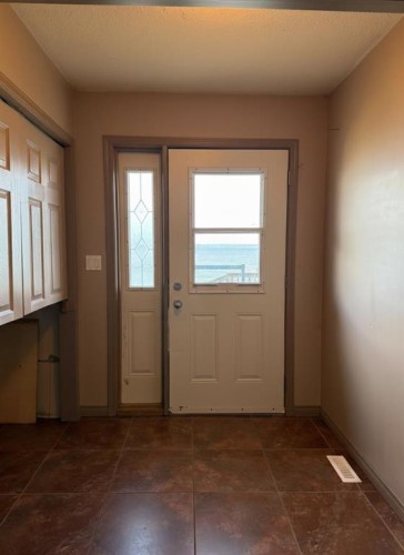 81 Peace River Avenue, Joussard, AB - Indoor Photo Showing Other Room