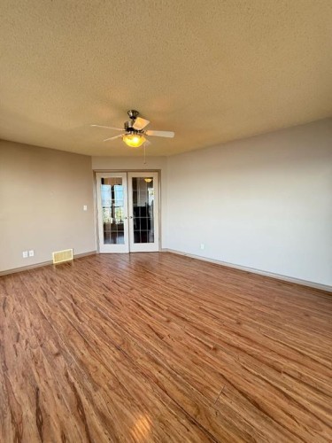 81 Peace River Avenue, Joussard, AB - Indoor Photo Showing Other Room