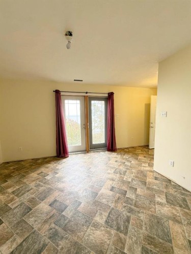 81 Peace River Avenue, Joussard, AB - Indoor Photo Showing Other Room