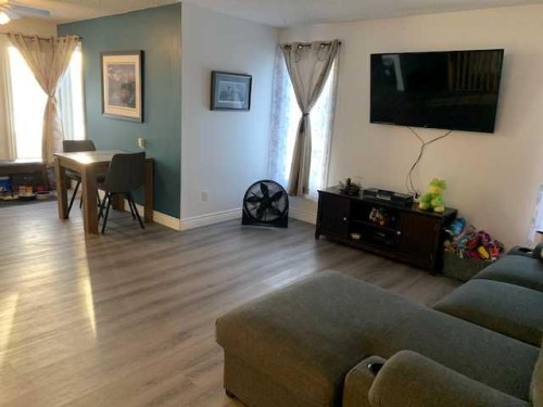 4314 54 Street, Grimshaw, AB - Indoor Photo Showing Living Room