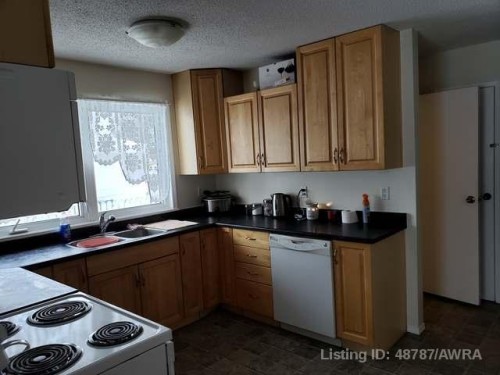10850 98 Ave, Grande Cache, AB - Indoor Photo Showing Kitchen With Double Sink