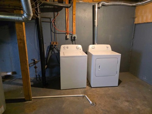 37 97 Avenue, Grande Cache, AB - Indoor Photo Showing Laundry Room
