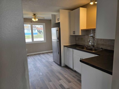 37 97 Avenue, Grande Cache, AB - Indoor Photo Showing Kitchen With Double Sink
