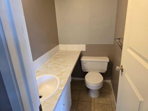 37 97 Avenue, Grande Cache, AB - Indoor Photo Showing Bathroom