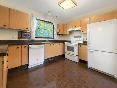 9802 110 Street, Grande Cache, AB - Indoor Photo Showing Kitchen