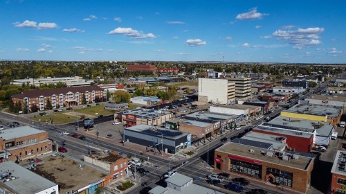 9934 100 Avenue, Grande Prairie, AB 