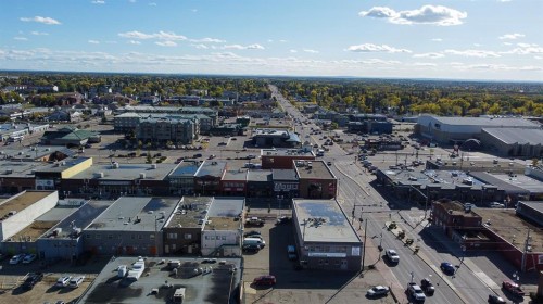 9934 100 Avenue, Grande Prairie, AB 