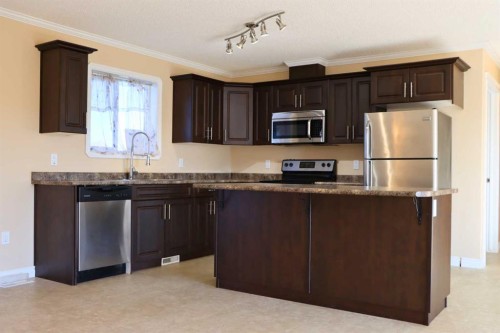 5202 52A Avenue, Valleyview, AB - Indoor Photo Showing Kitchen With Stainless Steel Kitchen
