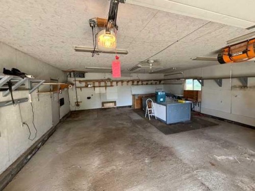 103 3Rd Avenue, North Star, AB - Indoor Photo Showing Garage