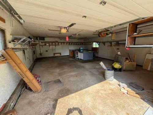 103 3Rd Avenue, North Star, AB - Indoor Photo Showing Garage