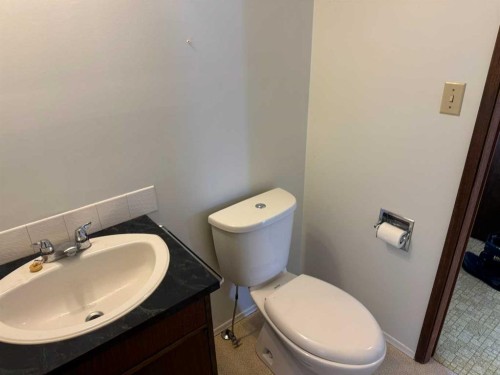 8005 94 Street, Peace River, AB - Indoor Photo Showing Bathroom