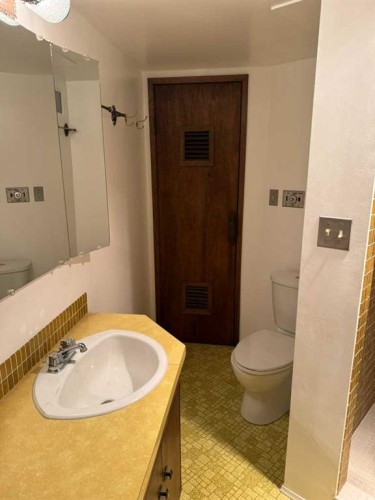 8005 94 Street, Peace River, AB - Indoor Photo Showing Bathroom