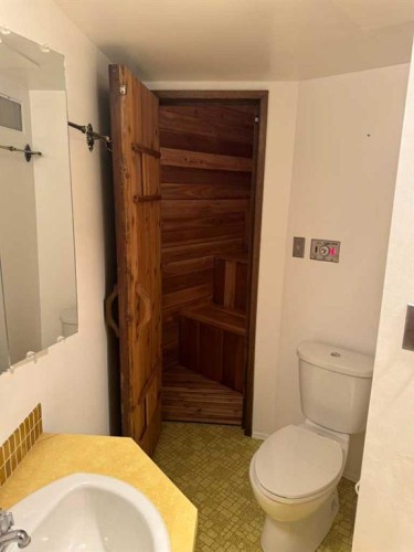 8005 94 Street, Peace River, AB - Indoor Photo Showing Bathroom