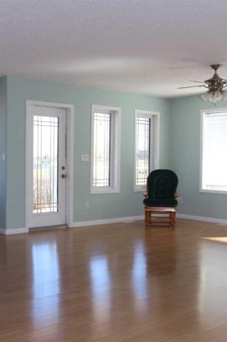 503 5Th Avenue Ne, Manning, AB - Indoor Photo Showing Other Room