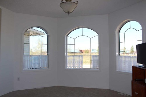 503 5Th Avenue Ne, Manning, AB - Indoor Photo Showing Other Room