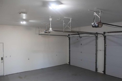 503 5Th Avenue Ne, Manning, AB - Indoor Photo Showing Garage