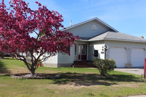 503 5Th Avenue Ne, Manning, AB - Outdoor