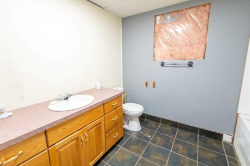 107142 Range Road 135, Rural Mackenzie County, AB - Indoor Photo Showing Bathroom