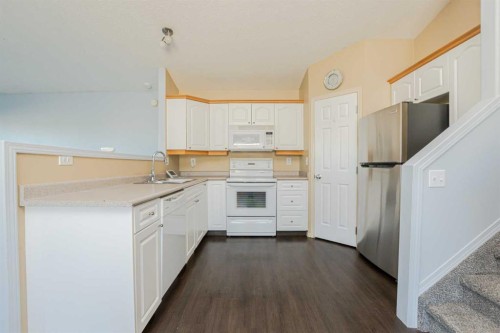 12910 94 Street, Grande Prairie, AB - Indoor Photo Showing Kitchen
