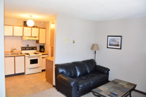 101-215-10118 100 Avenue, Peace River, AB - Indoor Photo Showing Other Room