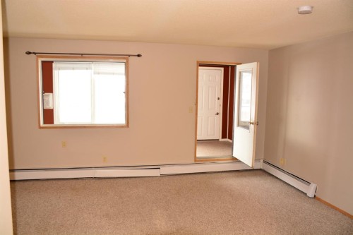 101-215-10118 100 Avenue, Peace River, AB - Indoor Photo Showing Other Room