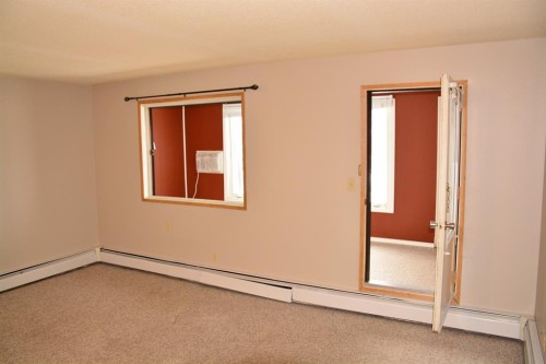 101-215-10118 100 Avenue, Peace River, AB - Indoor Photo Showing Other Room