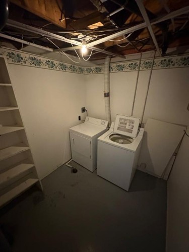 10926 93 St, Peace River, AB - Indoor Photo Showing Laundry Room