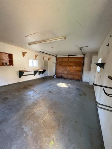 10926 93 St, Peace River, AB - Indoor Photo Showing Garage