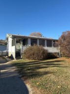 10926 93 St  Peace River, AB T8S 1S3