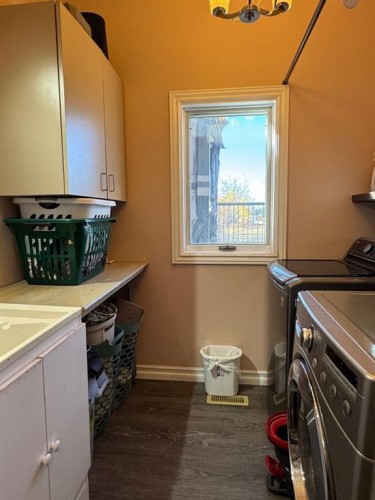 11632 120 Avenue Close, Fairview, AB - Indoor Photo Showing Laundry Room