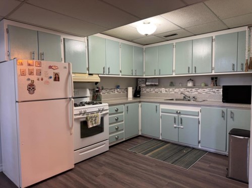 11632 120 Avenue Close, Fairview, AB - Indoor Photo Showing Kitchen With Double Sink
