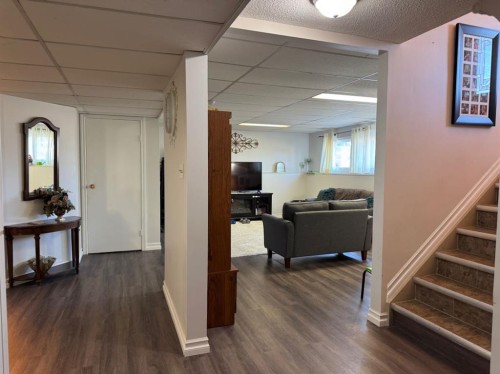 11632 120 Avenue Close, Fairview, AB - Indoor Photo Showing Other Room