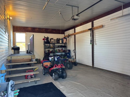 11632 120 Avenue Close, Fairview, AB - Indoor Photo Showing Garage