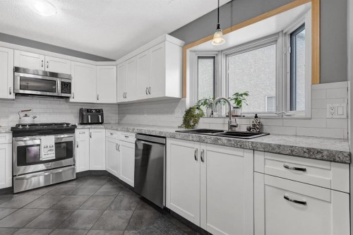 10659 81 Avenue, Grande Prairie, AB - Indoor Photo Showing Kitchen