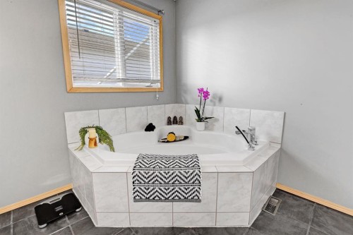 10659 81 Avenue, Grande Prairie, AB - Indoor Photo Showing Bathroom