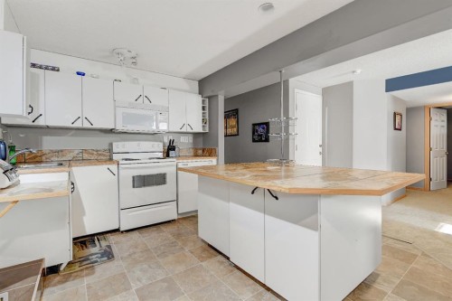 10659 81 Avenue, Grande Prairie, AB - Indoor Photo Showing Kitchen