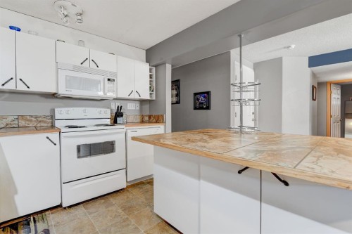 10659 81 Avenue, Grande Prairie, AB - Indoor Photo Showing Kitchen